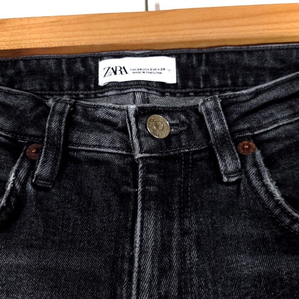 ZARA 90s Raw Hem High Rise Cropped Kick Flare Jeans Washed Black Denim 2 y2k - Picture 2 of 8